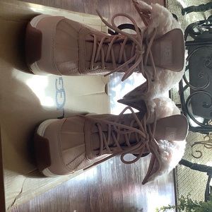 UGG Adirondack III snow leopard